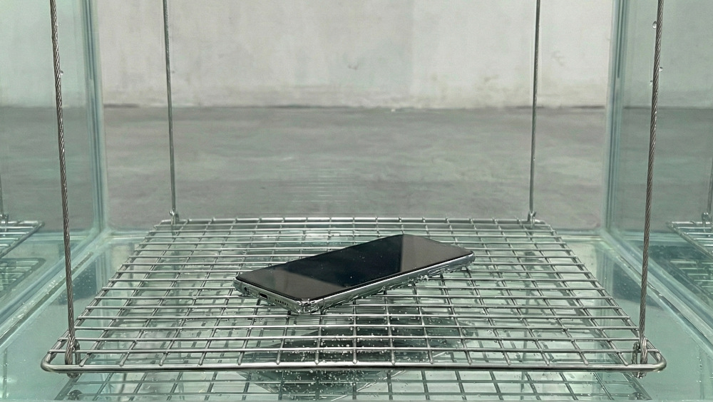 Photograph of a smartphone during an IP67 immersion test.